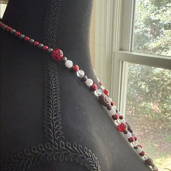 Bucks Red and White Beaded Necklace - Picture 4 of 9